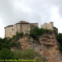 Le château sur son éperon rocheux