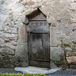 Porte de maison à Ferrières