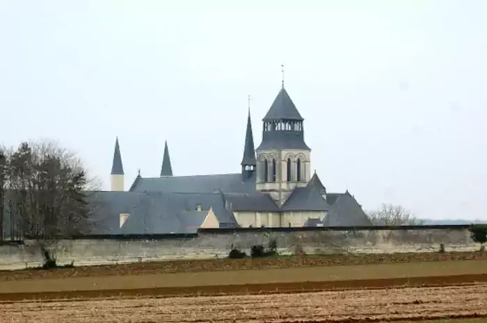 Abbaye fontevraud 700 465