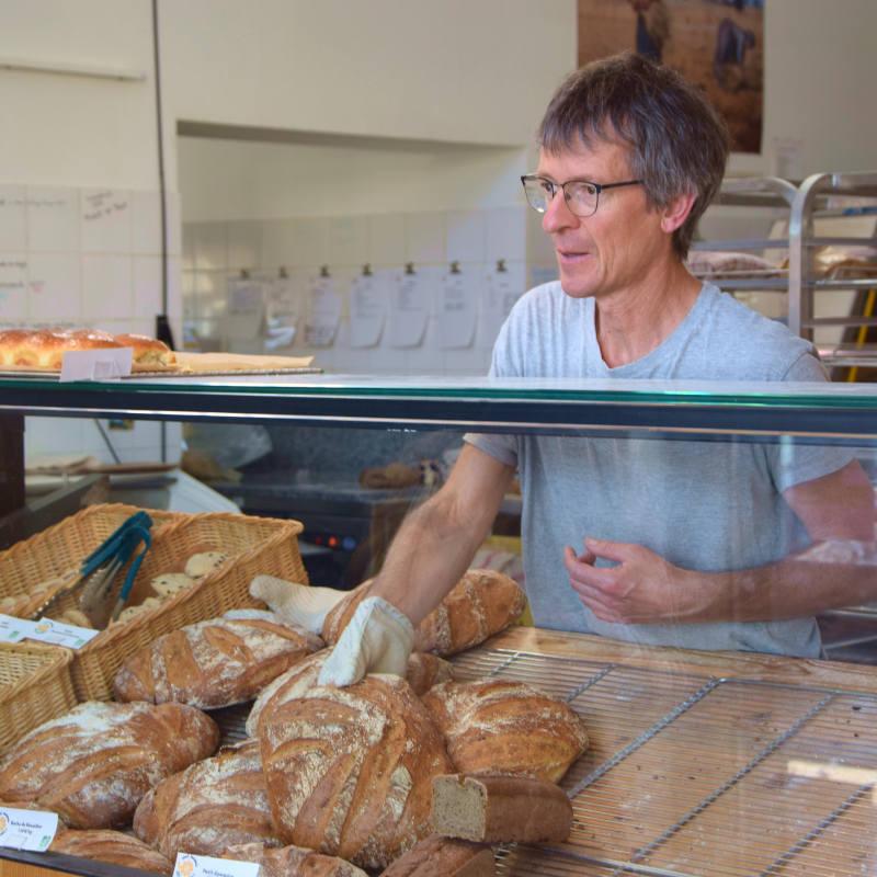 Un artisan boulanger d'Occitanie