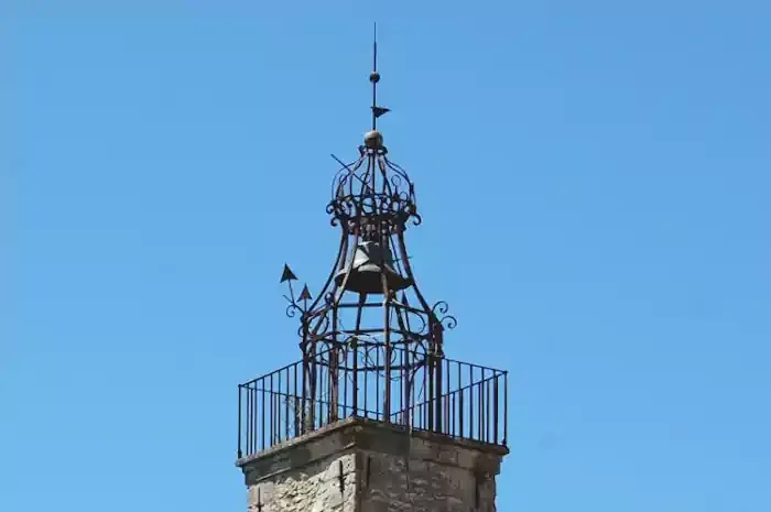 Campanile de la tour de l'horloge à Vaison-la-Romaine en Provence-Alpes-Côte-d'Azur