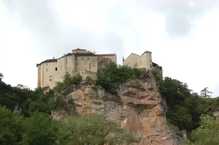 Le château de Bruniquel