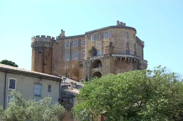 Le château de Suze-la-Rousse