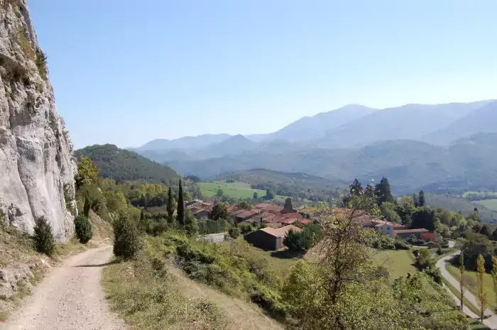 Chemin de randonnée à Roquefixade dans l'Ariège