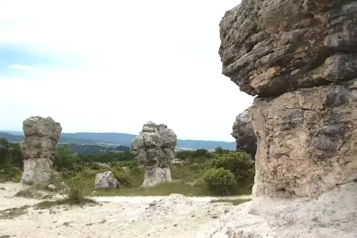 Une curiosité géologique ; les rochers de Mourres