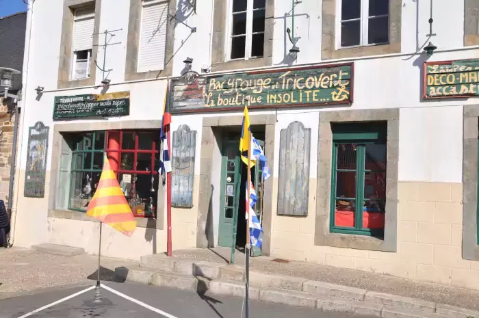 Devanture du magasin Bacyrouge et Tricovert