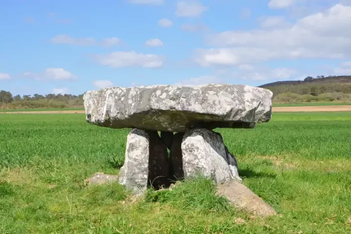 Dolmen du Ménez Lié sur la randonnée du Ménez Hom