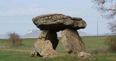 Dolmen tiergues 1200