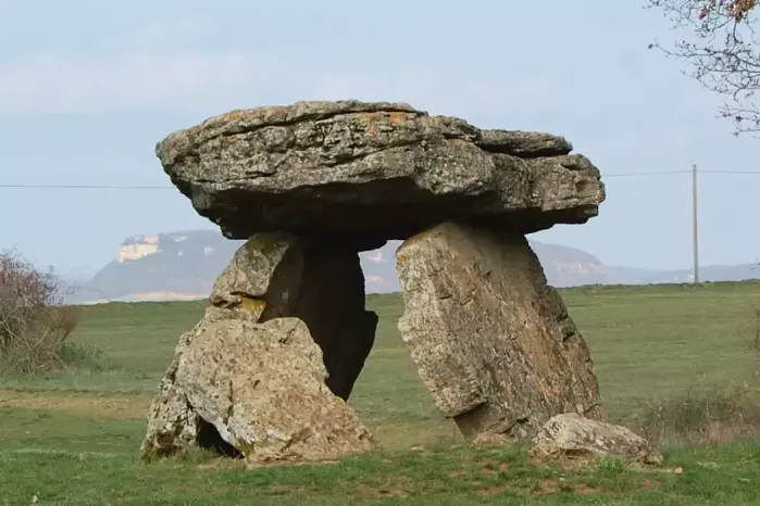 Le dolmen de Tiergues sur la randonnée de Saint-Affrique