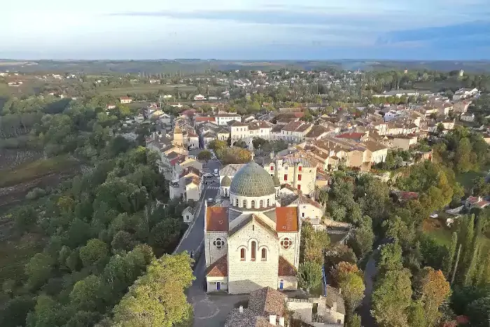 L'église Saint-Martin et le village de Castelnau-Montratier