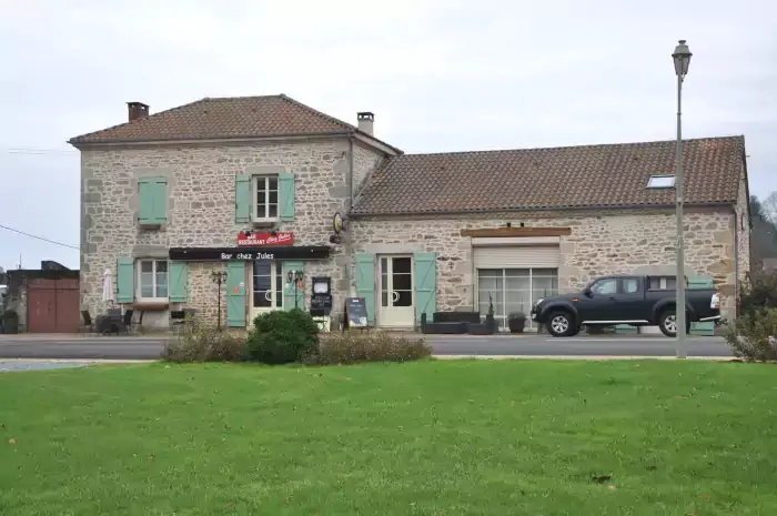 Façade de la maison du restaurant Chez Jules