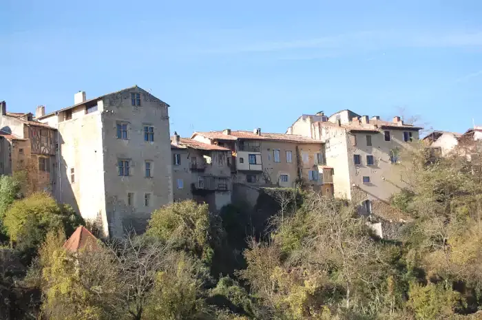 Façades renaissance de la cité d'Aurignac