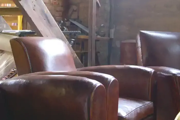 Fauteuil club restauré par l'Atelier du Cuir