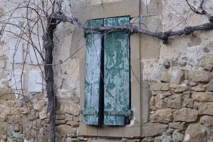 Le hameau de Fauzan sur la randonnée à Cesseras