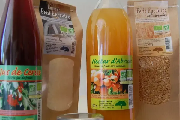 Jus de fruits, farine de petit épeautre produits en agriculture biologique