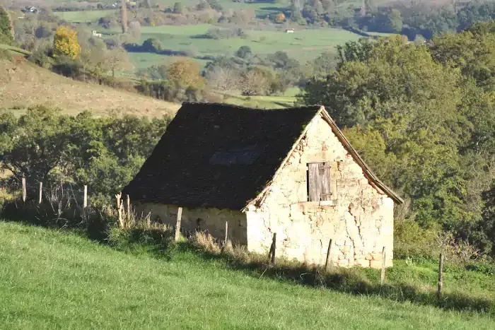 Petit patrimoine rural bâti sur la randonnée des deux villages à Ayen