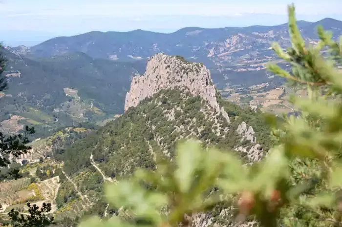 Le rocher Saint-Julien à Buis-les-Baronnies dans le Rhône-Alpes