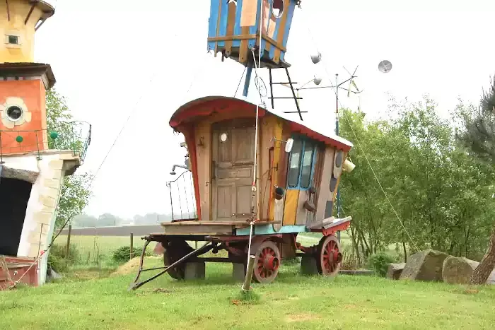 La roulotte insolite de l'Univers du Poète Ferrailleur