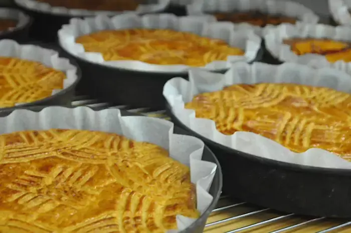 Sablés bretons sortis du four à la pâtisserie Kerjeanne