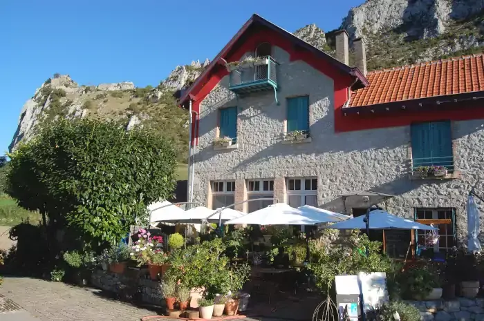 Terrasse du gîte d'étape de Roquefixade