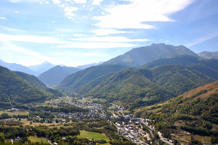 Le village d'Arreau dans la vallée d'Aure en Midi-Pyrénées