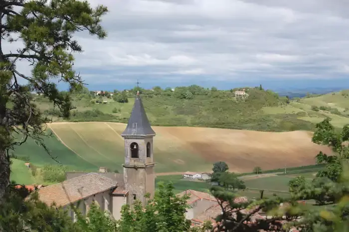 Le village de Lautrec et le paysage du territoire du val d'Agoût